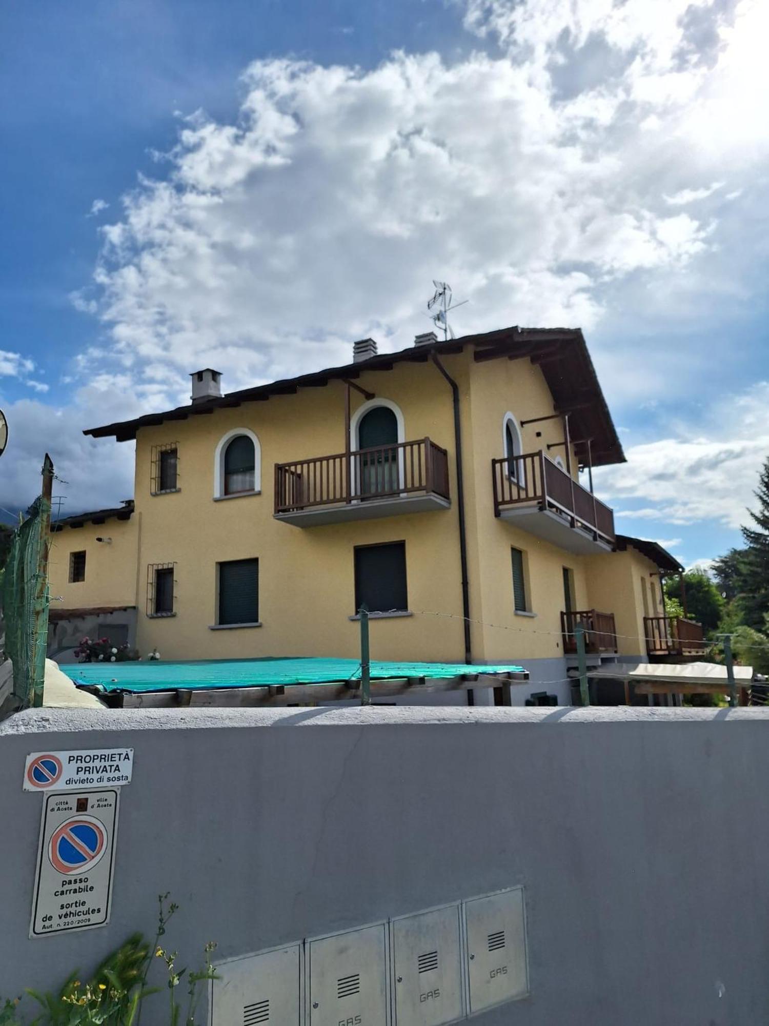 Aosta Holiday Apartments - Edelweiss Exterior photo